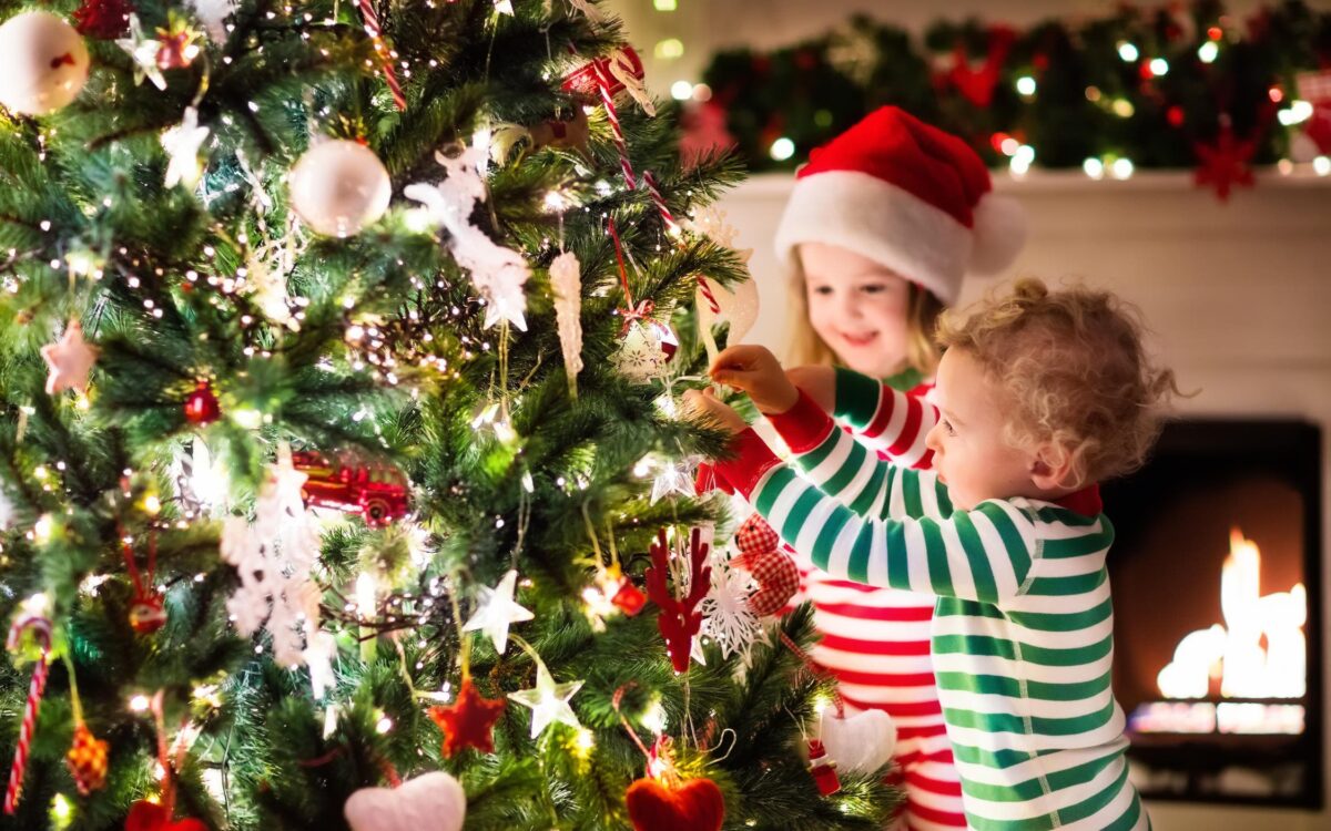 holiday office décor trends